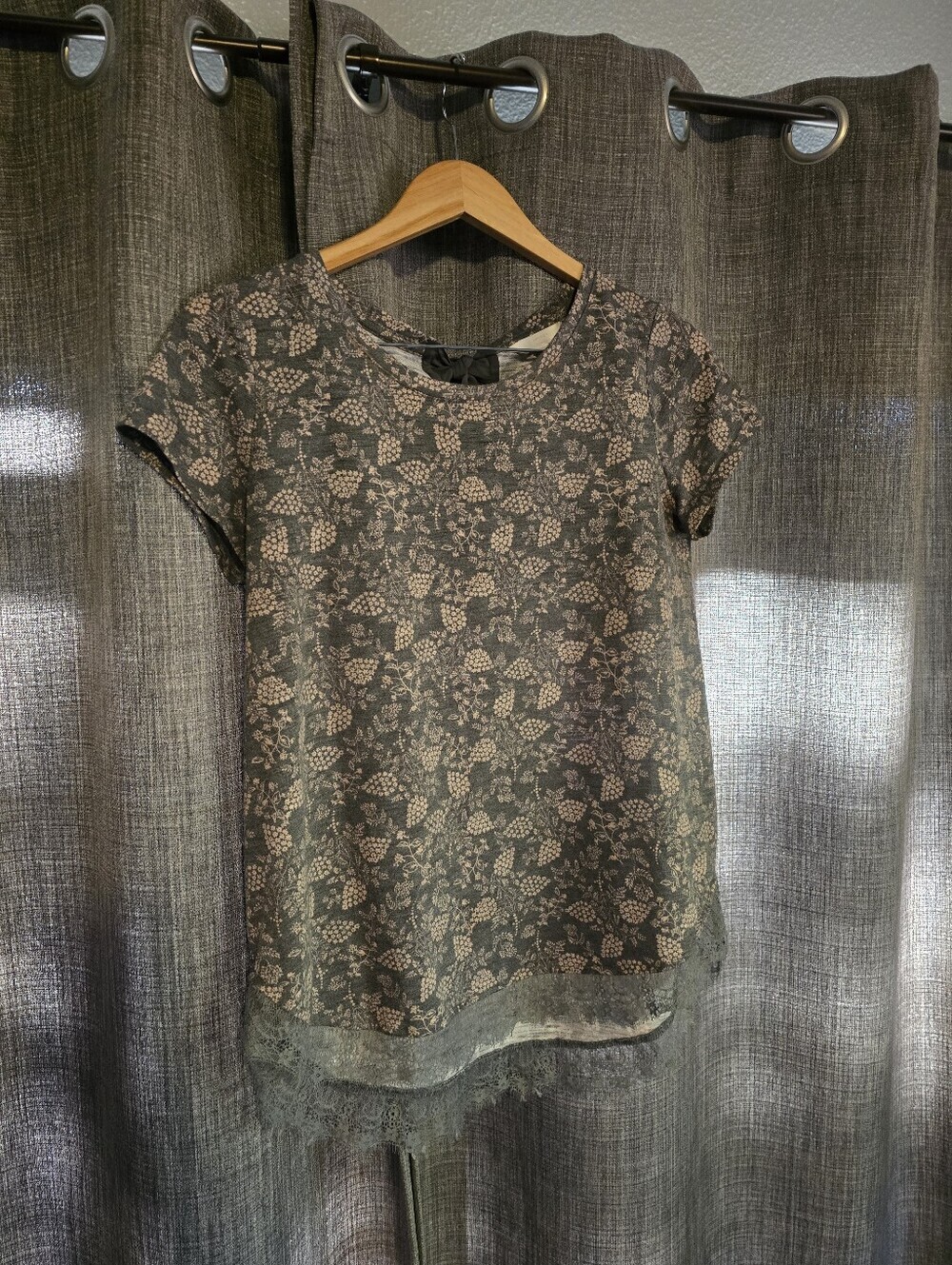 LC Lauren Conrad Botanical Print Eyelash Lace Trim Bow Back Top Size M